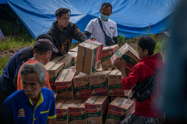 Donate/emergency-appeals/Indonesia-earthquake/Medical-Aid/Food-Aid